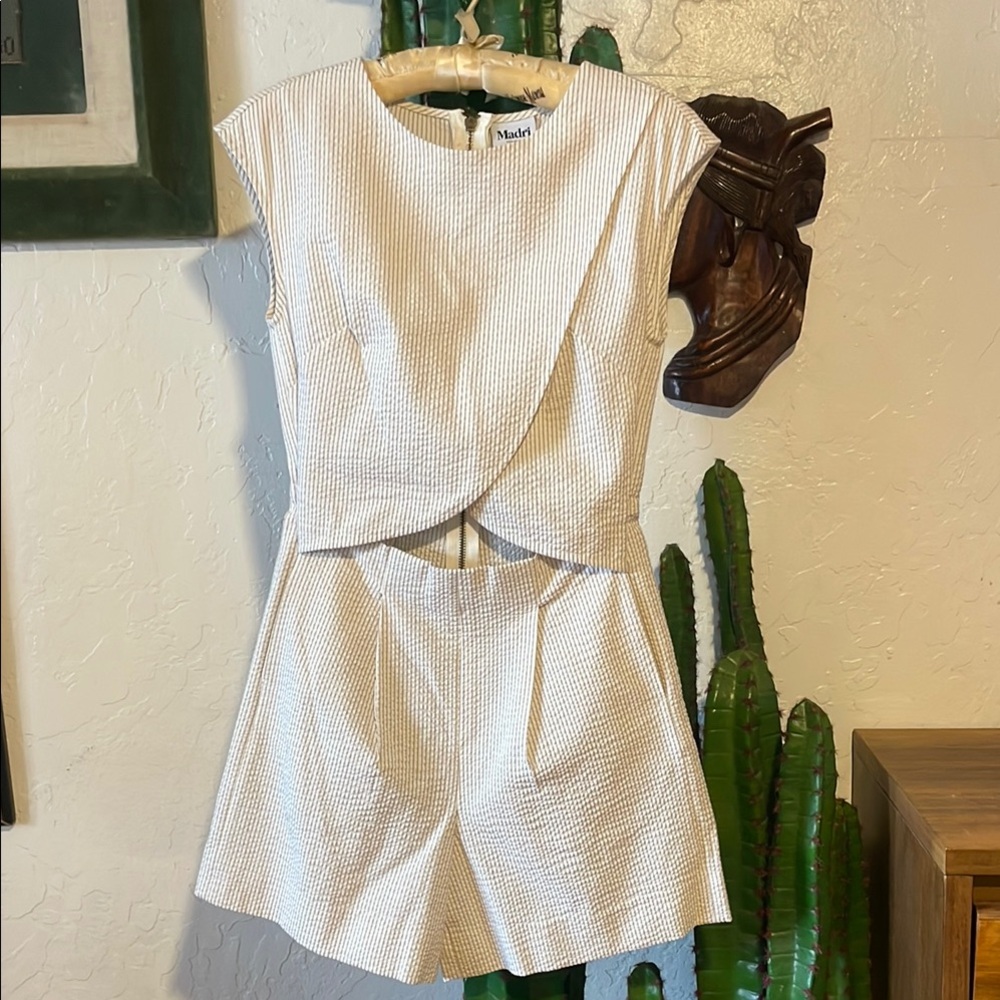 NWOT Madri Collection Crossover Nursing Romper Shorts in Seersucker Size XS